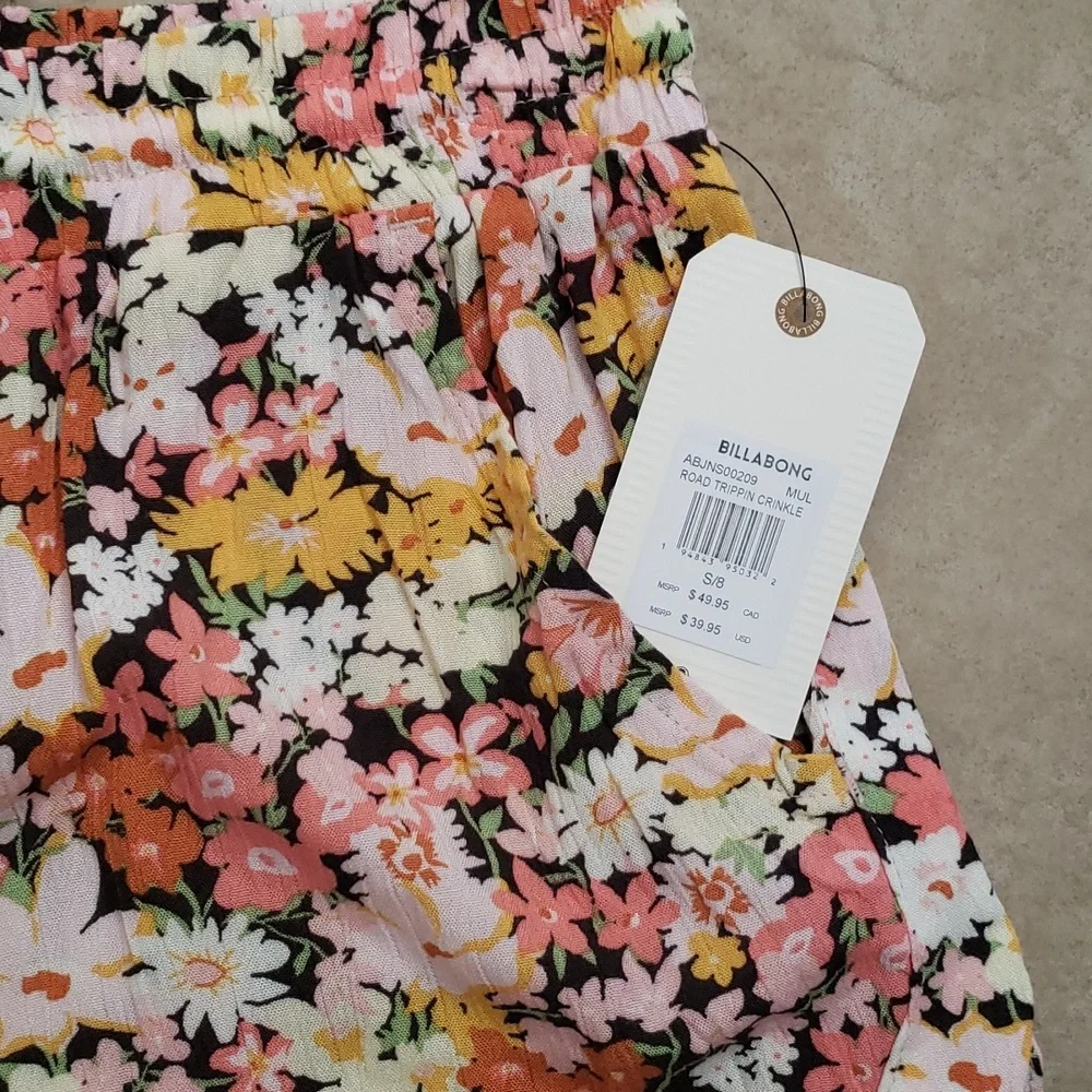 Women's Billabong floral shorts- S - Picture 2 of 3